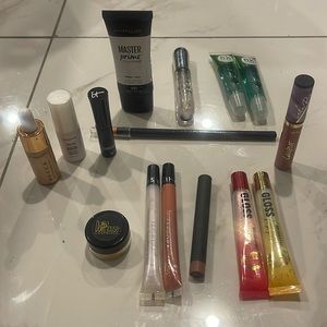 Makeup bundle